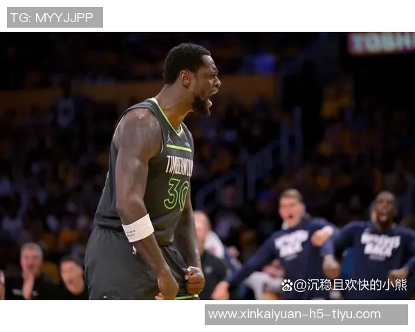 兰德尔半场表现抢眼9中5砍下15分9篮板10助攻接近三双成球队关键力量